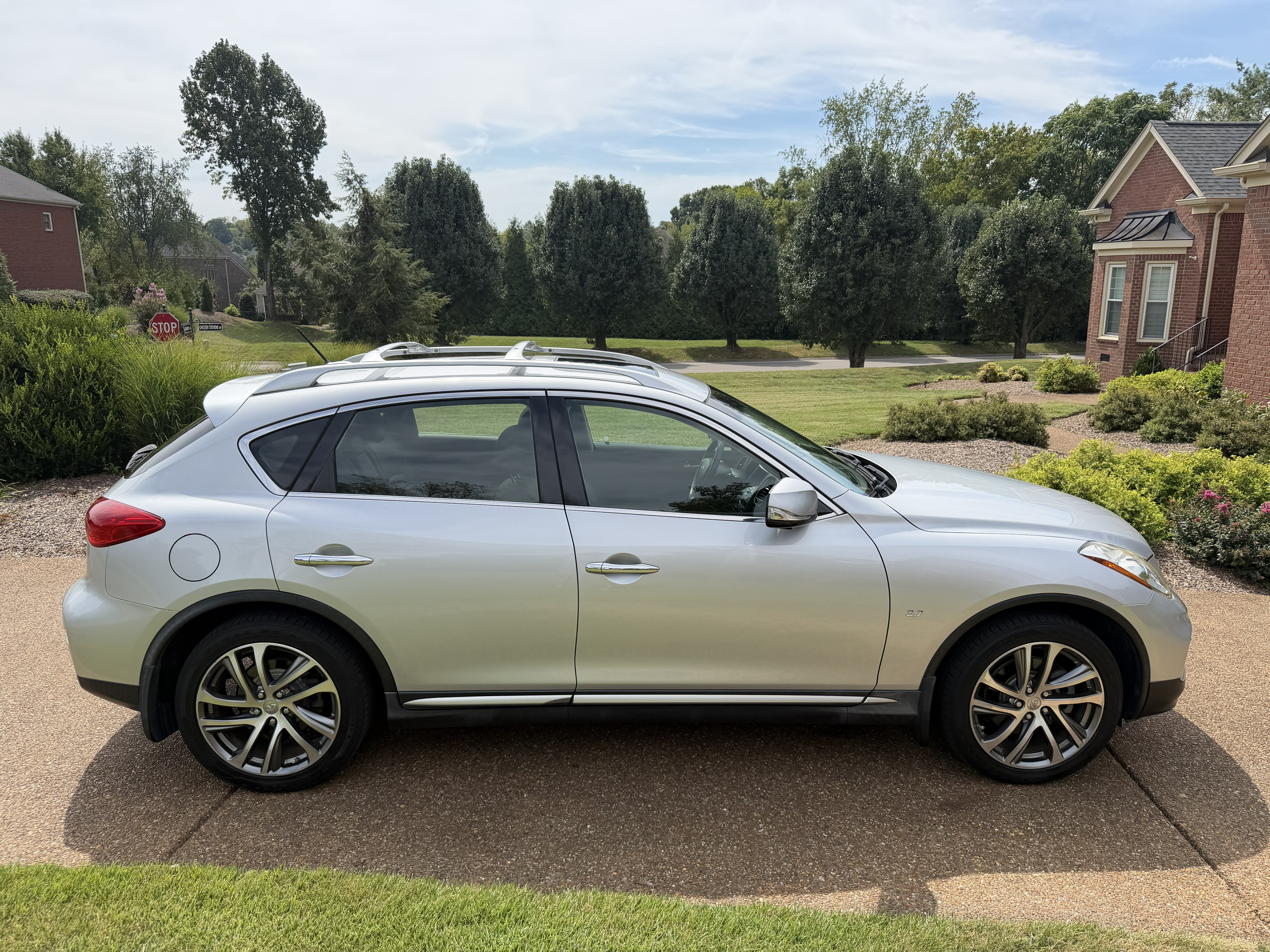 Used 2017 INFINITI QX50 AWD w/ Technology Package image 1
