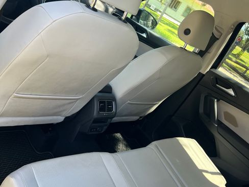 Used 2018 Volkswagen Tiguan SEL FWD image 9