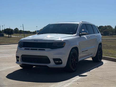 Used 2017 Jeep Grand Cherokee SRT image 2