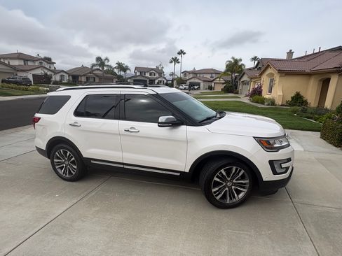 Used 2017 Ford Explorer Platinum AWD/4WD image 5