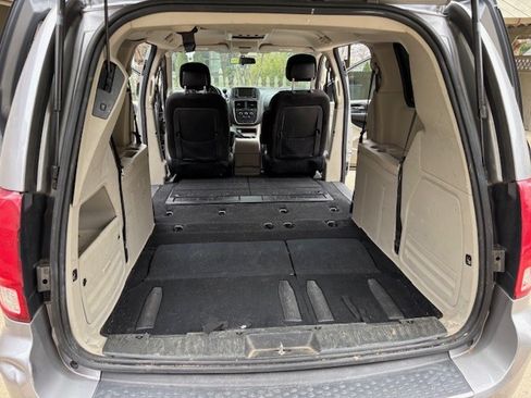Used 2014 Dodge Grand Caravan SXT image 14