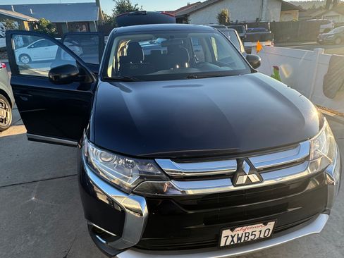 Used 2017 Mitsubishi Outlander ES image 2