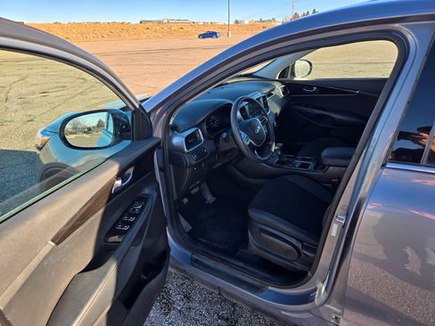 Used 2020 Kia Sorento LX Sport Utility 4D image 6