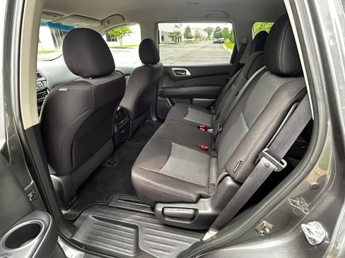 Used 2019 Nissan Pathfinder S AWD/4WD image 11