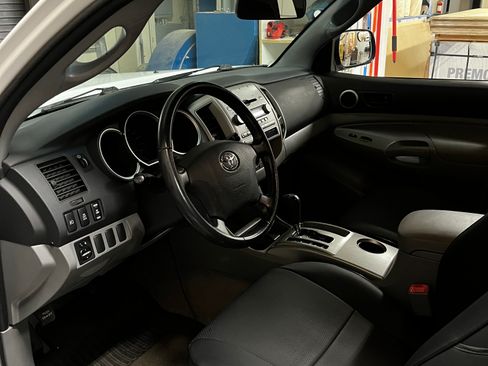Used 2005 Toyota Tacoma PreRunner image 9