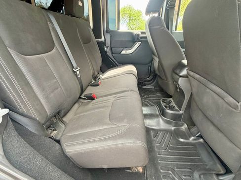 Used 2014 Jeep Wrangler Unlimited Rubicon w/ Connectivity Group image 8