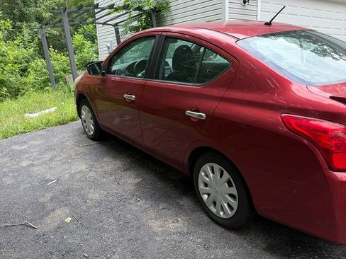 Used 2019 Nissan Versa SV FWD image 2