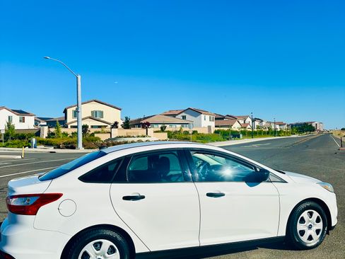 Used 2013 Ford Focus S FWD image 9