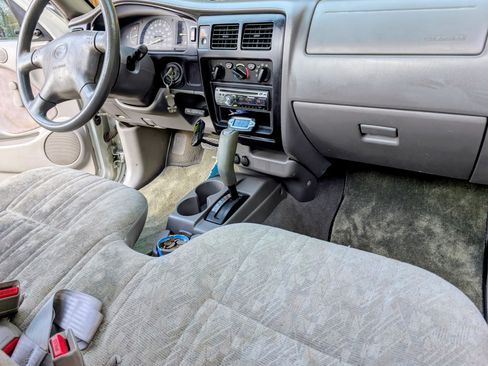 Used 2001 Toyota Tacoma 2WD Regular Cab image 15