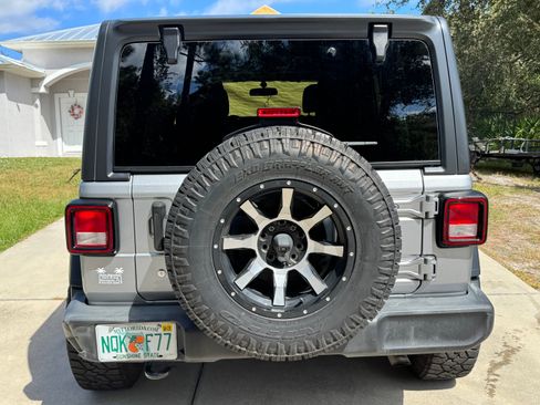 Used 2018 Jeep Wrangler Unlimited Sport S image 9