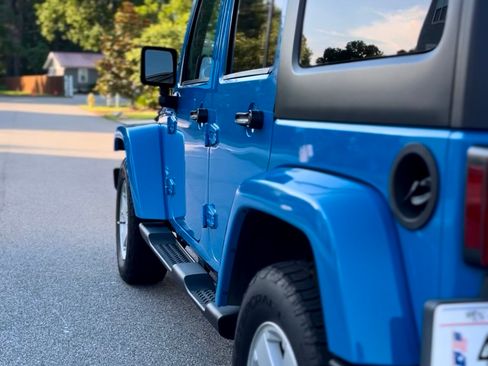 Used 2011 Jeep Wrangler Unlimited Sahara w/ Connectivity Group image 13