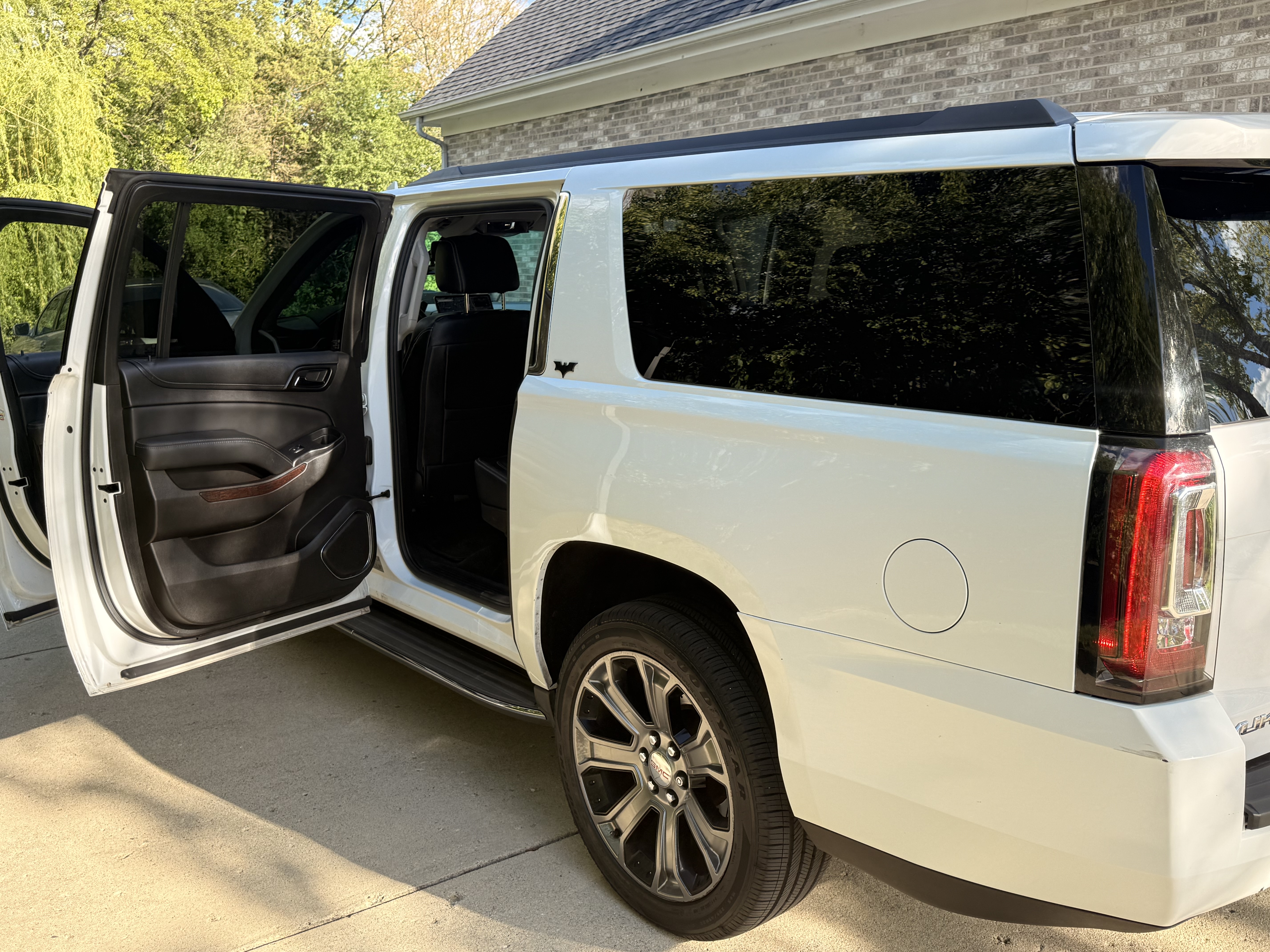 Used 2016 GMC Yukon XL SLE w/ Convenience Package RWD image 4