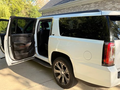 Used 2016 GMC Yukon XL SLE w/ Convenience Package RWD image 4