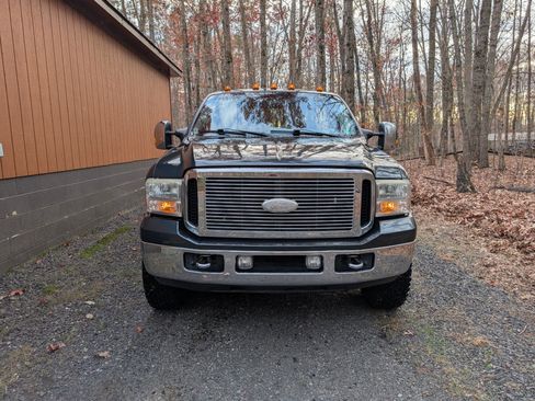 Used 2007 Ford F250 Lariat image 2
