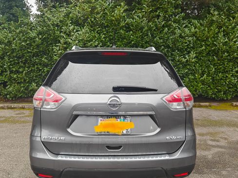 Used 2015 Nissan Rogue SV w/ SV Premium Package image 5