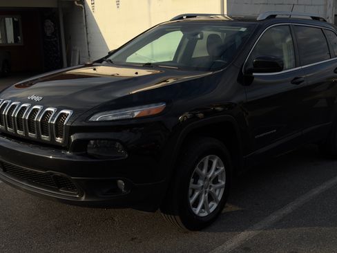 Used 2015 Jeep Cherokee Latitude image 1