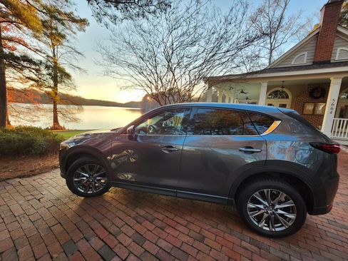 Used 2020 MAZDA CX-5 Signature image 2