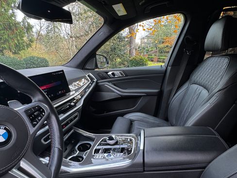 Used 2024 BMW X7 M60i w/ Executive Package image 9