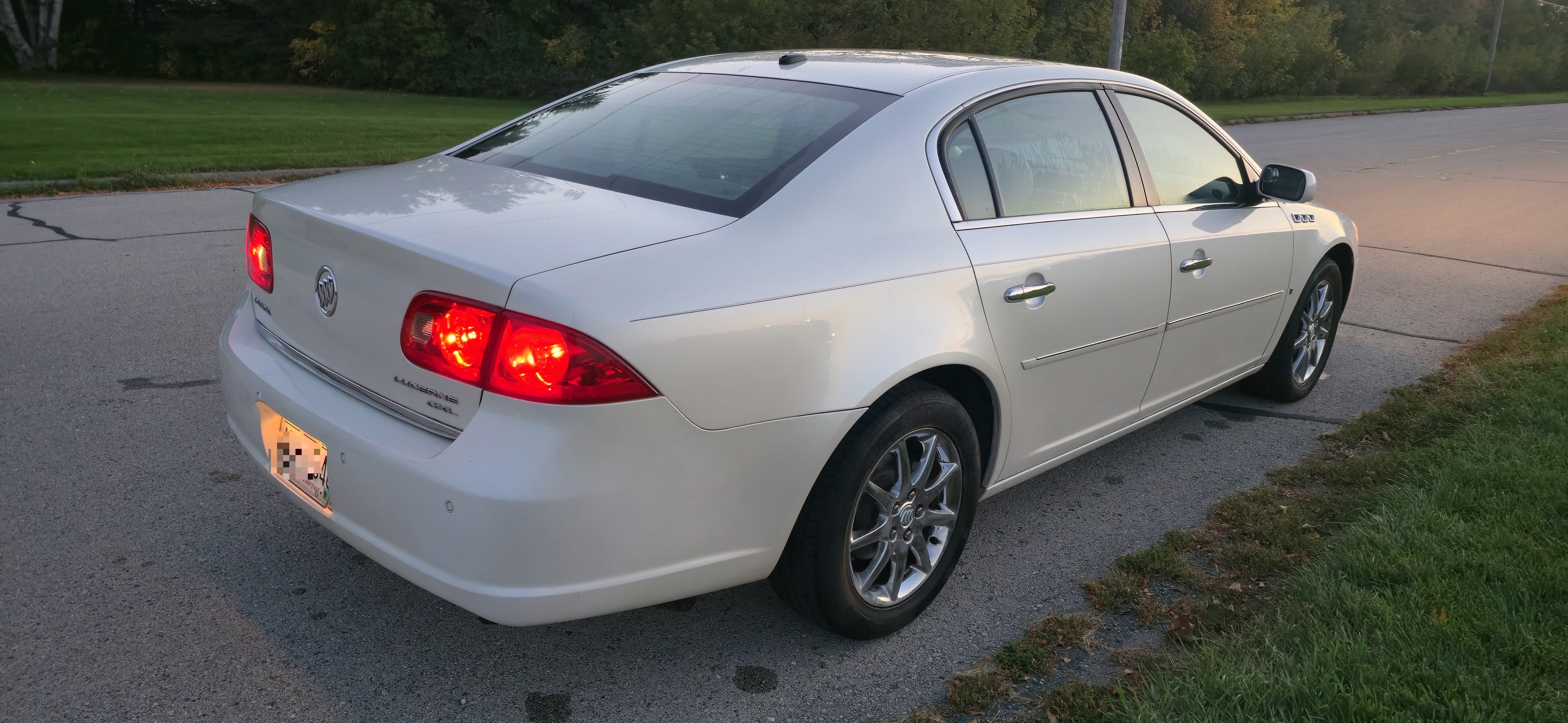 Used 2008 Buick Lucerne CXL w/ Driver Confidence Package FWD image 4