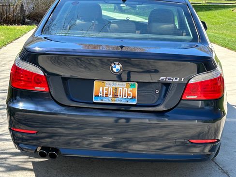 Used 2010 BMW 528i xDrive Sedan AWD/4WD image 2