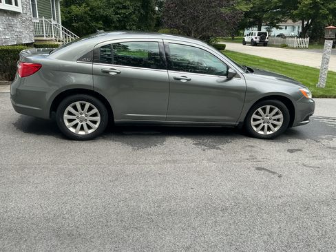 Used 2013 Chrysler 200 Touring FWD image 6