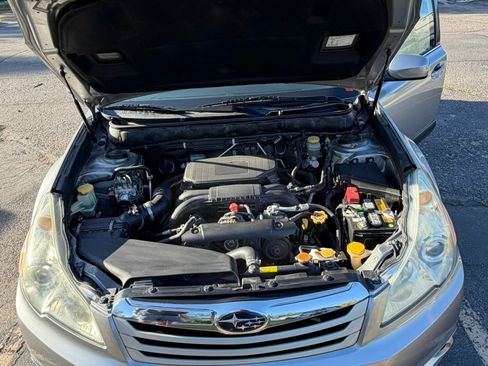 Used 2011 Subaru Outback 2.5i Premium AWD/4WD image 11