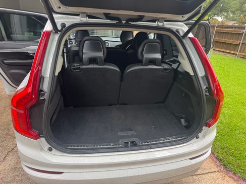 Used 2022 Volvo XC90 T5 Momentum FWD image 14