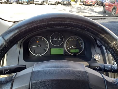 Used 2009 Land Rover LR2 HSE image 6