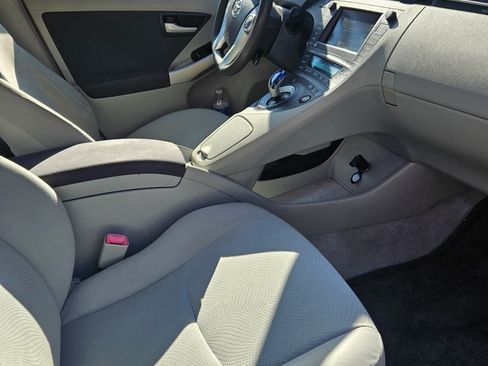 Used 2010 Toyota Prius Five image 4