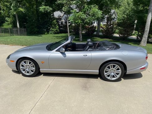 Used 2005 Jaguar XK R image 2