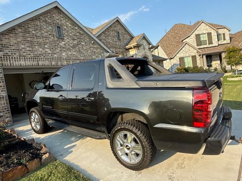 Used 2010 Chevrolet Avalanche LT w/ Luxury Package image 6