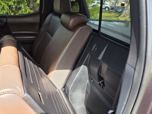 Used 2021 Toyota Tacoma Limited image 31