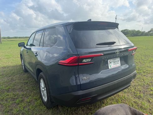 Used 2024 Toyota Grand Highlander FWD image 11