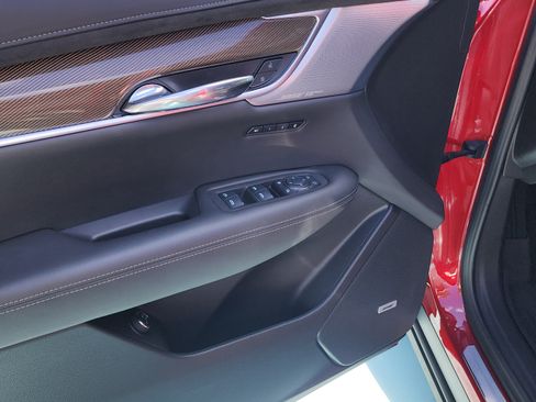 Used 2025 Cadillac XT6 Sport w/ Platinum Package image 18