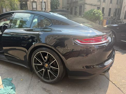 Used 2023 Porsche Panamera 4 Platinum Edition AWD/4WD image 4