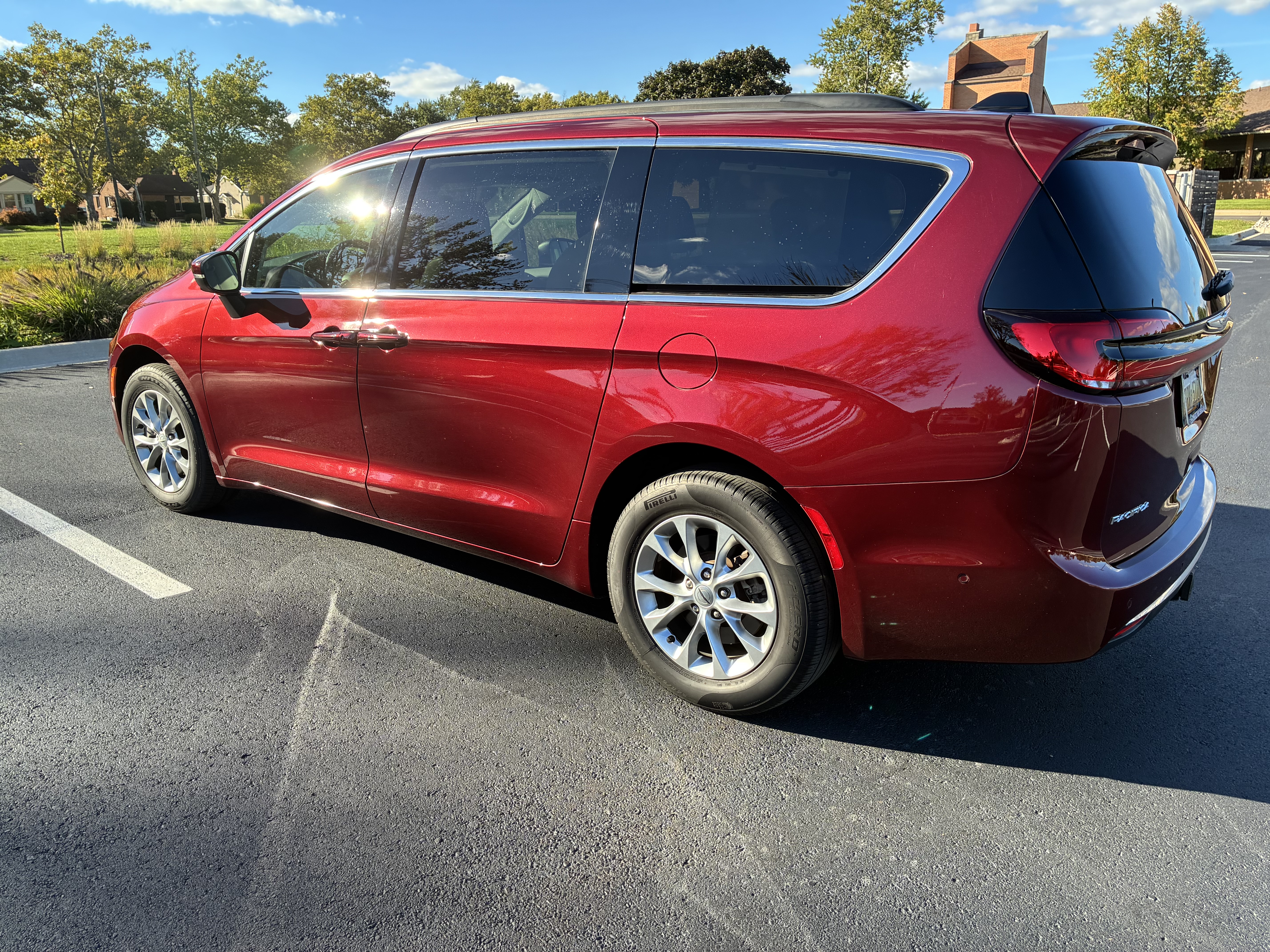 Used 2023 Chrysler Pacifica Touring-L w/ Uconnect Theater Family Group AWD/4WD image 6