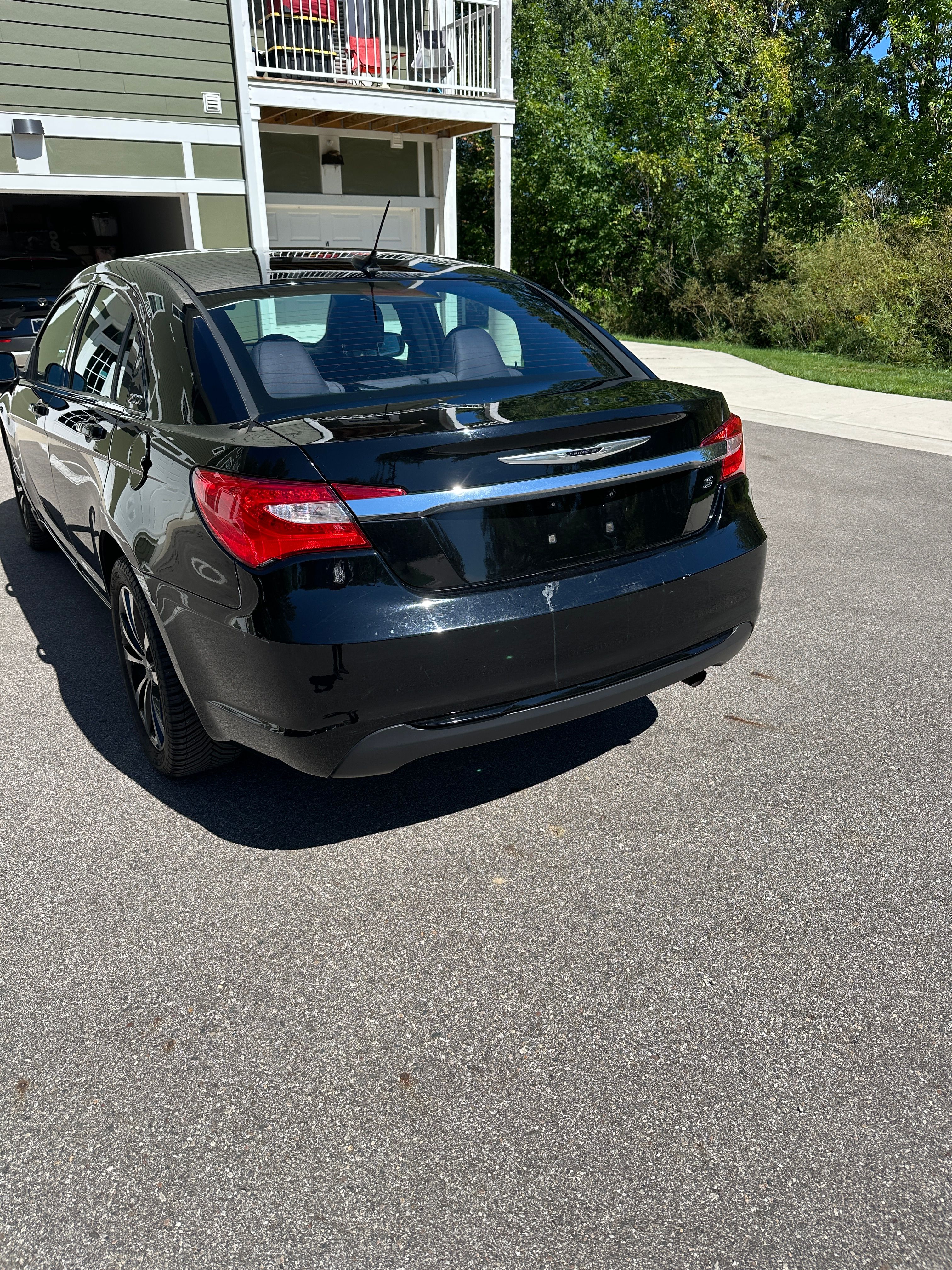Used 2013 Chrysler 200 Touring w/ S Exterior Appearance Pkg FWD image 2