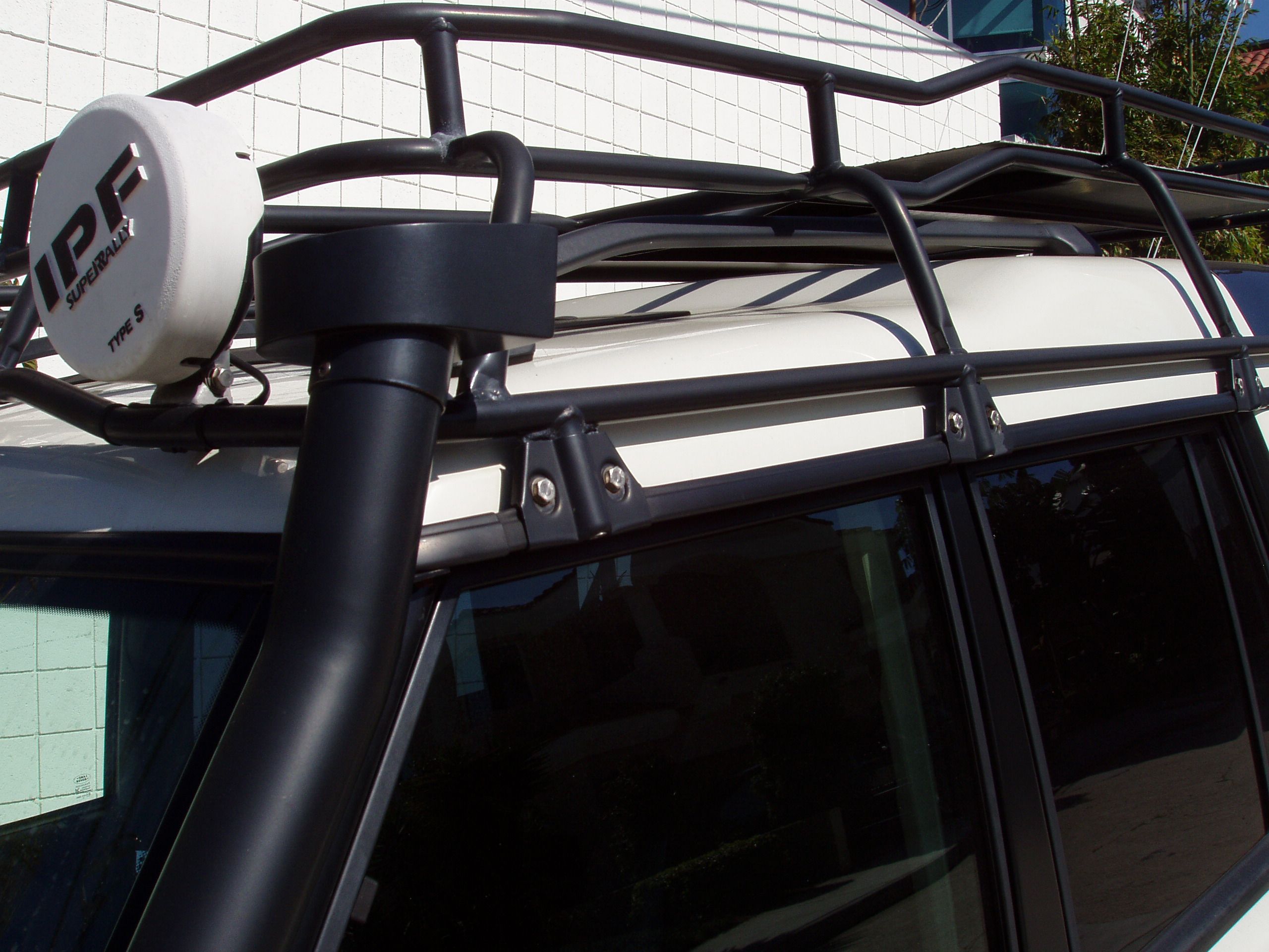 Used 2000 Land Rover Discovery AWD/4WD image 2