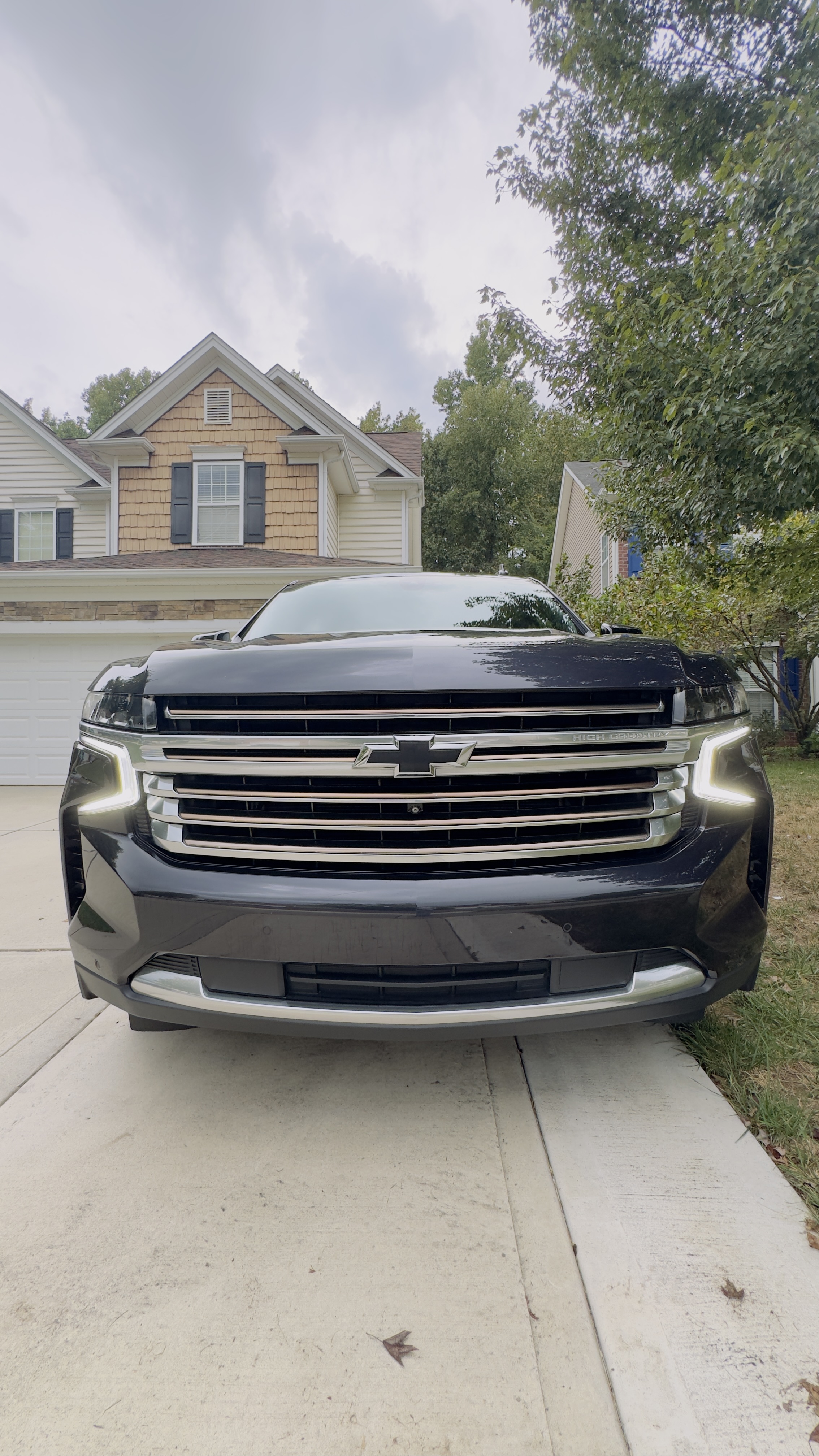 Used 2022 Chevrolet Suburban High Country AWD/4WD image 12