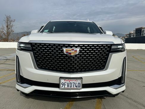Used 2023 Cadillac Escalade Luxury image 2
