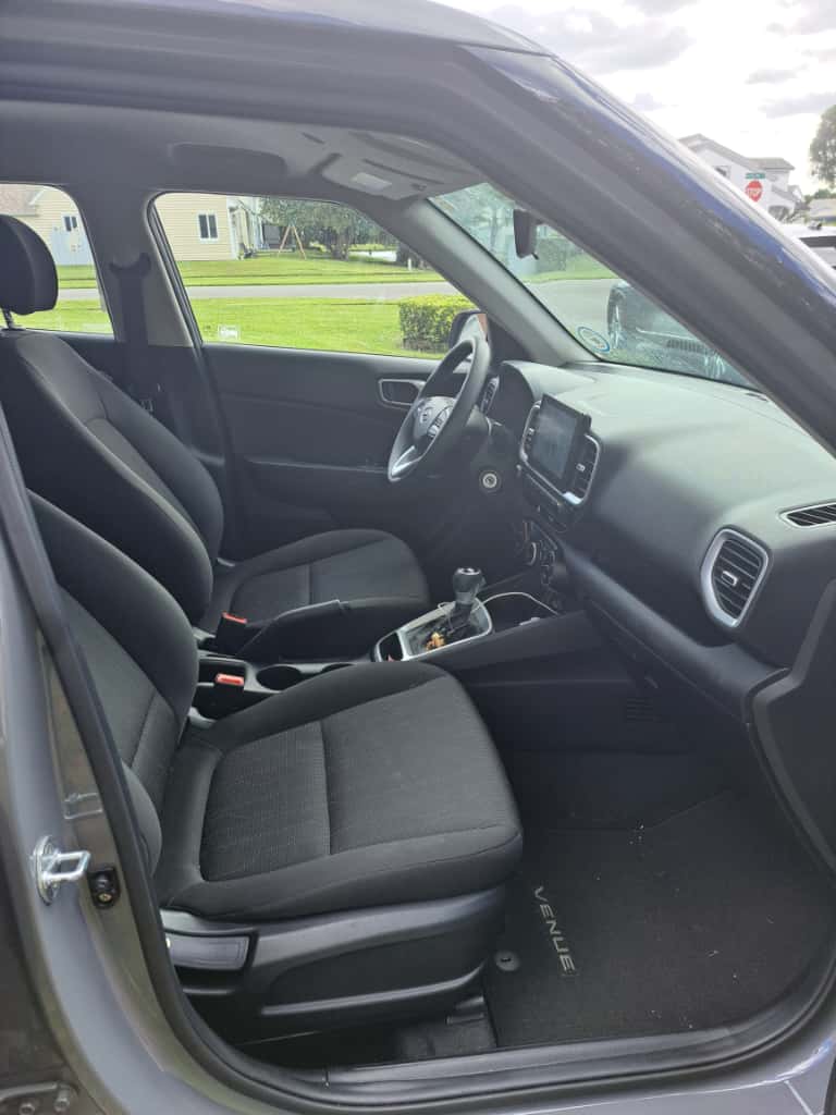 Used 2021 Hyundai Venue SE FWD image 5
