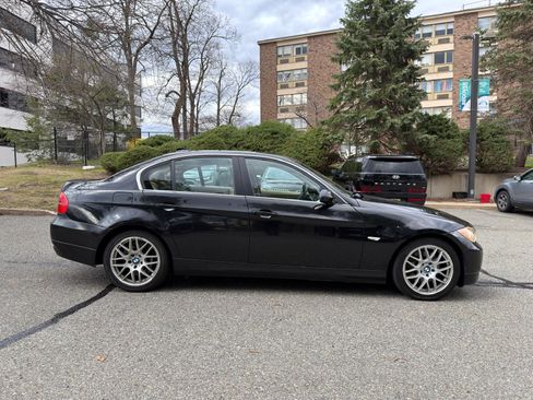 Used 2006 BMW 330xi Sedan AWD/4WD image 4