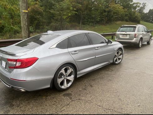 Used 2018 Honda Accord Touring image 4