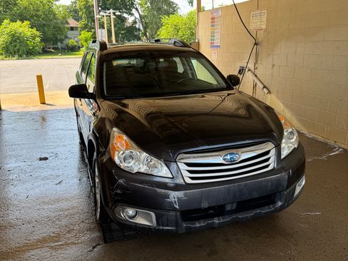 Used 2011 Subaru Outback 2.5i Premium image 4