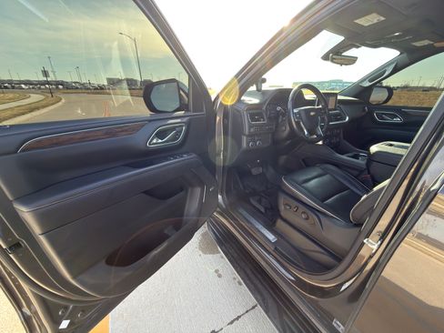 Used 2021 Chevrolet Suburban Premier image 17