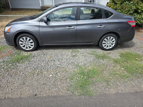 Used 2015 Nissan Sentra SV FWD image 2