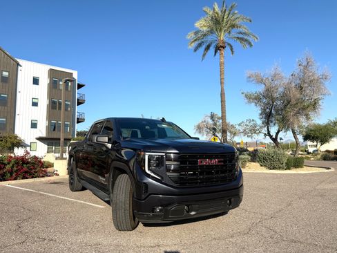 Used 2024 GMC Sierra 1500 Elevation image 2