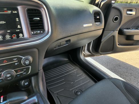 Used 2017 Dodge Charger R/T w/ Blacktop Package image 9