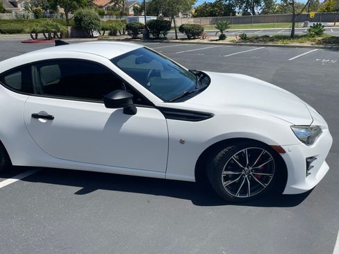 Used 2019 Toyota 86 RWD image 2