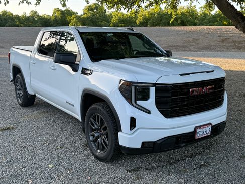 Used 2022 GMC Sierra 1500 Elevation w/ X31 Off-Road Package AWD/4WD image 14